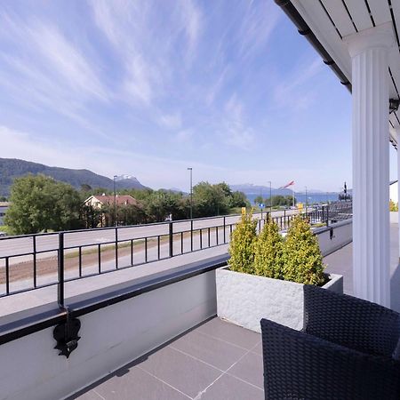 Aursnes Hotell Sykkylven Экстерьер фото