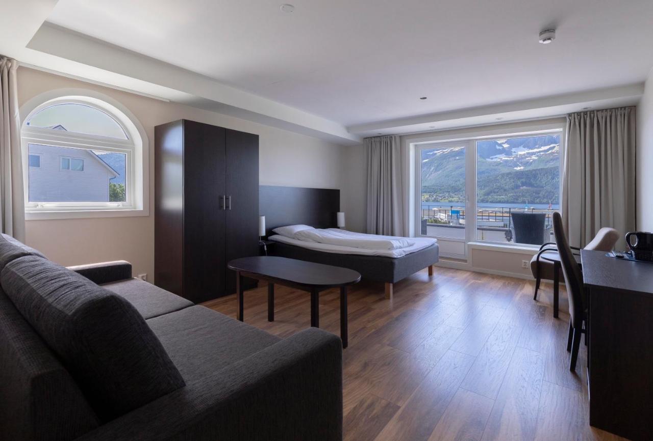 Aursnes Hotell Sykkylven Экстерьер фото